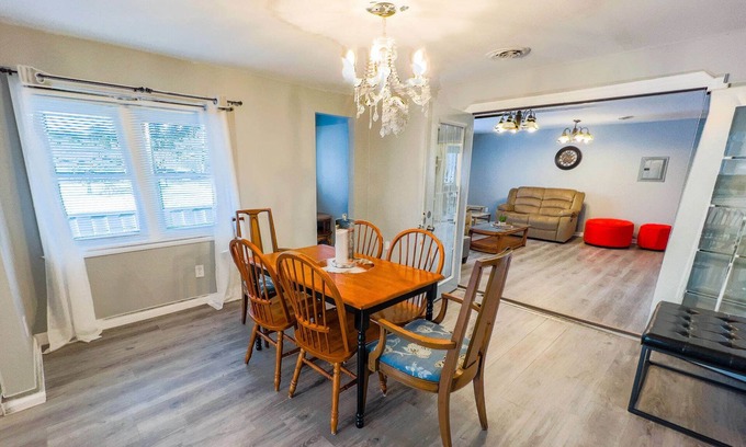 Niagara Falls Apartment | Relaxing 3BR 3 Bath close to the falls