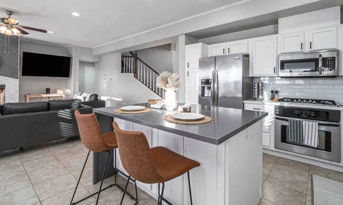 La Presa House | Relaxing, 4BD, 2 King Bed, Panoramic View & Hot Tub