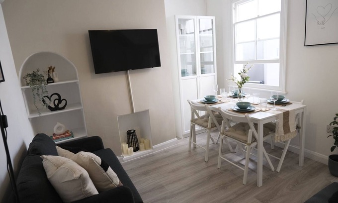 Aylesbury House | Relaxing 4BR perfect for Long and Short Stay