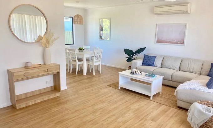 Nelson Bay House | Relaxing 5BR Beach House Retreat, 2mins From Beach