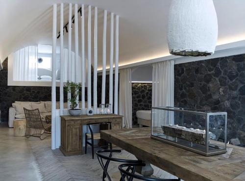 Exo Gialos Villa | Relaxing & Ambient Santorini Villa 2 Bedrooms Cave Stone Villa Private Pool & Lovely Views Exo Gialos