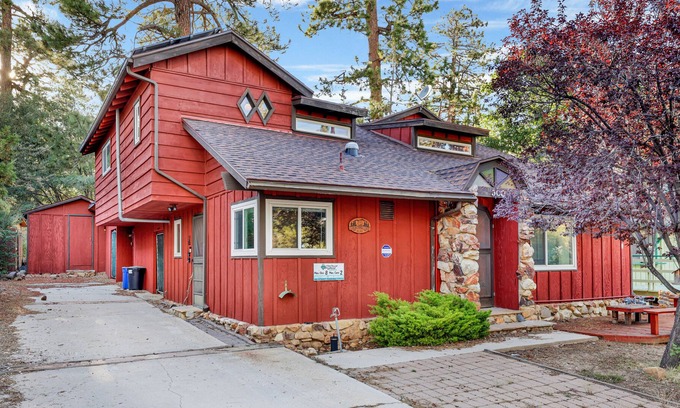Sugarloaf Cabin | Relaxing and Serene Forested Family Retreat with Private Hot Tub