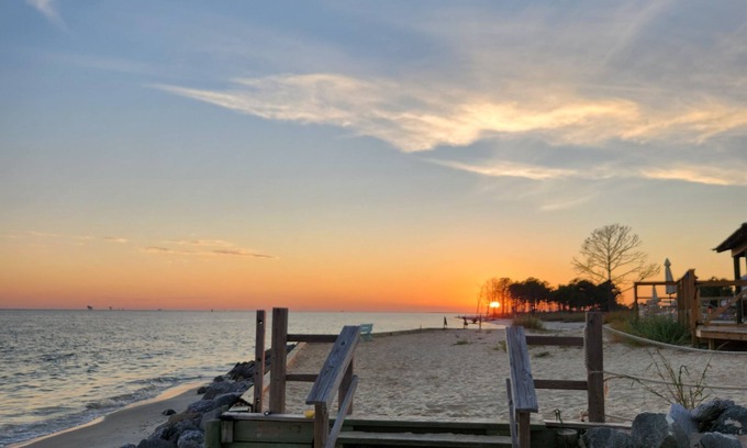 Dauphin Island Condo | Relaxing beach getaway with pools!