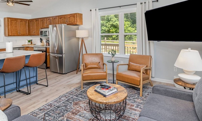 South Belmont House | Relaxing Belmont Escape: 4BR, 2.5BA, Pet-Friendly