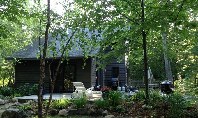 Hayward House | Relaxing Cabin Escape on Peaceful Schoolhouse Lake