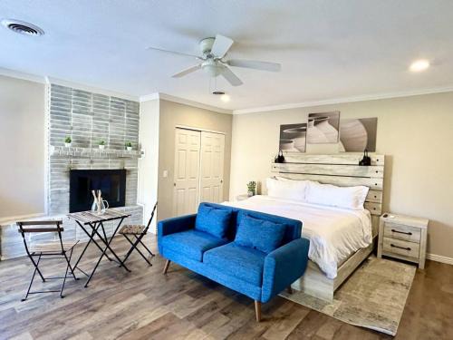 Cottonwood-Verde Village House | Relaxing Casita Stay in Cottonwood with Games and Fireplace