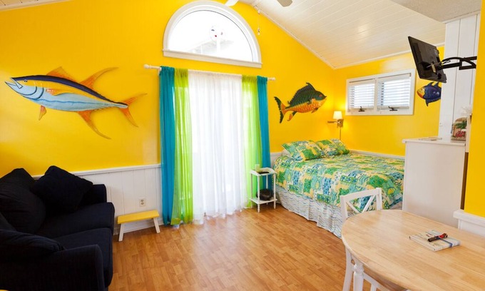 Hatteras Cottage | Relaxing, Cheerful ~ OCEANFRONT ~ Perfect for 2