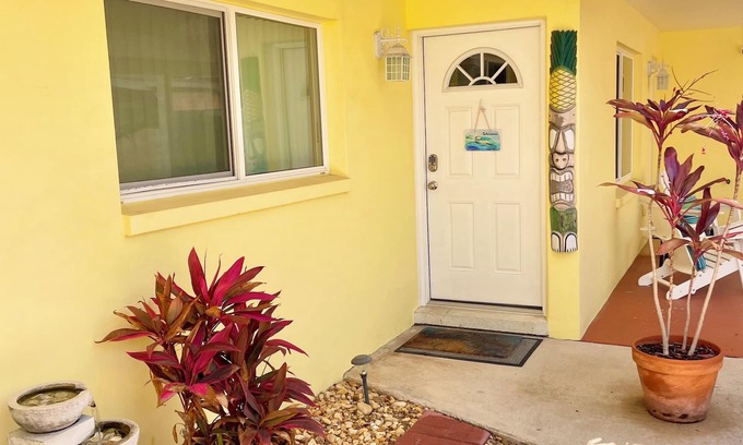 Cocoa Beach House | Relaxing Cottage blocks to Downtown, Beach, & River~Kayaks & bikes are provided!