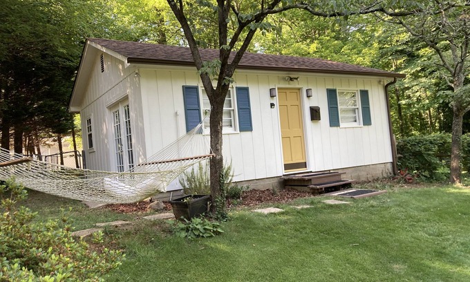 Carriage Hills Cottage | Relaxing Cottage close to everything! Perfect for 2!Wi-Fi, Keurig,Outside space!