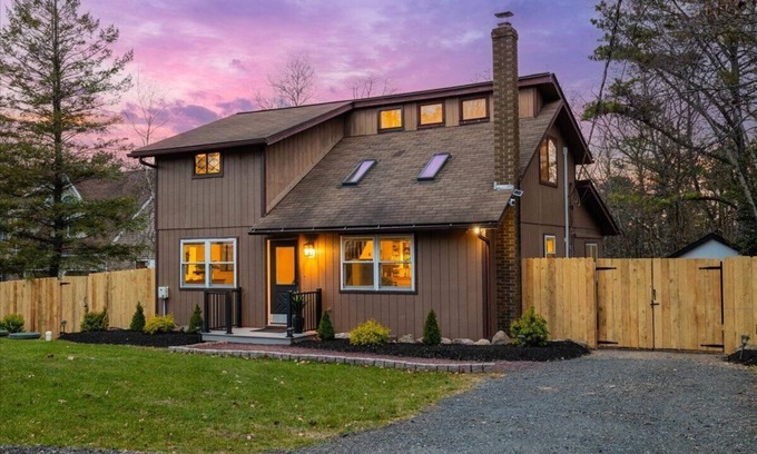 Tunkhannock Township Cottage | Relaxing Cottage: Private Hot Tub, Community Pool, and 5 Lakes in Poconos