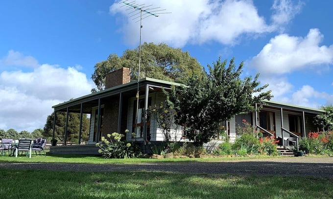Kyneton House | Relaxing country getaway close to Kyneton