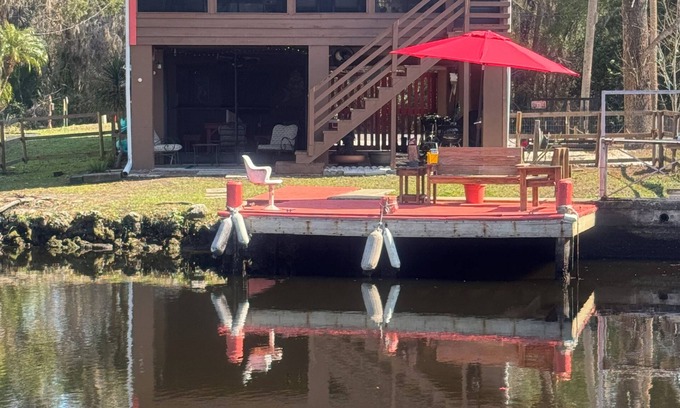 Homosassa House | Relaxing Escape-Charming 2-bedroom house in Homosassa on the water with WiFi