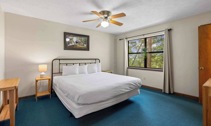 Pigeon Forge House | Relaxing Escape: Pool Access & Close to Dollywood!