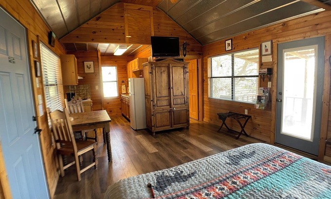 Fredericksburg Apartment | Relaxing Getaway at The Woods Cabin, Pet Friendly