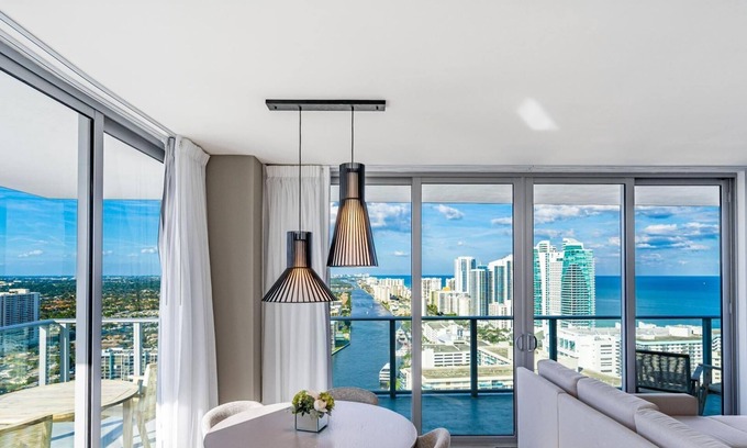 Hollywood South Central Beach Condo | Relaxing Getaway with Intracoastal Views