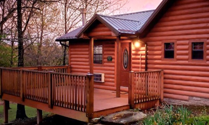Compton Cabin | Relaxing “Hideaway” Cabin w/ hot tub near Buffalo River