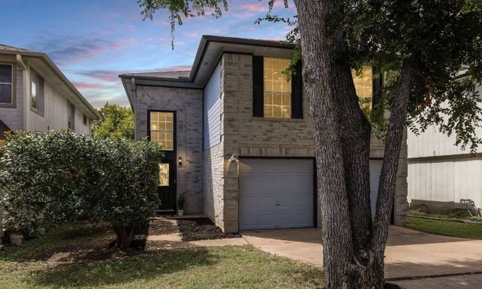 Hunter's Chase House | Relaxing Home in North Austin