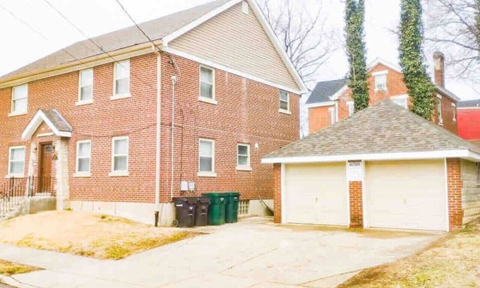 Spring Grove Village House | *Relaxing home that sleeps 10*