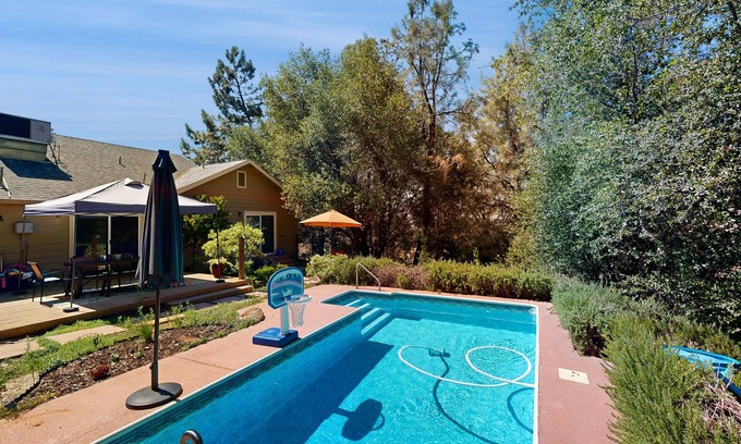 Copperopolis House | Relaxing home with pool, firepit and board games