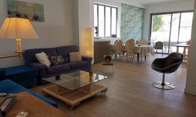 La Rochelle House | Relaxing House, Bright