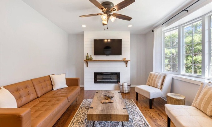 Hendersonville House | Relaxing House near the Lake!