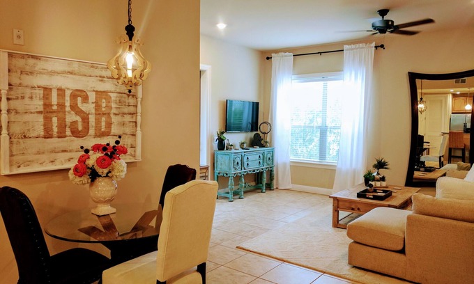 Horseshoe Bay Condo | 🌺Relaxing Lakeside Luxury Waters Condo @HSB Resort Next to Marina Pool Hot Tub