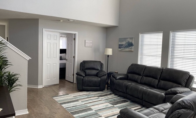 Northwest Pensacola House | Relaxing Light-filled House