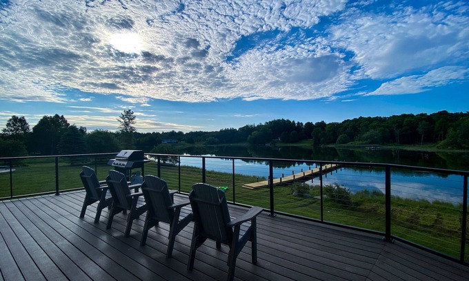 Cheboygan House | Relaxing lodge on Cheboygan river - Only 20 Minutes to Mackinaw!