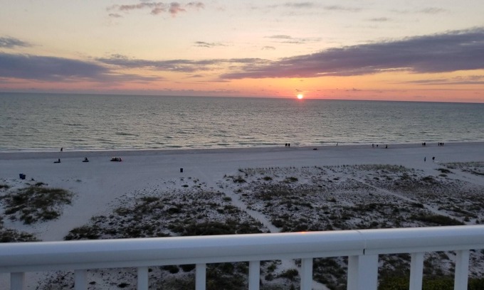 Treasure Island Condo | Relaxing Oasis - Penthouse on the Beach with Pool
