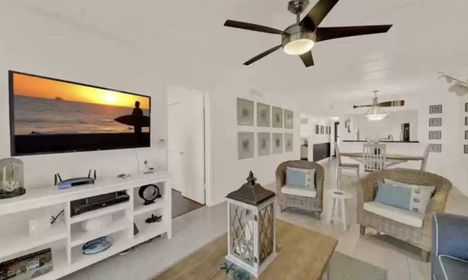 Hutchinson Island South Condo | Relaxing Ocean front condo