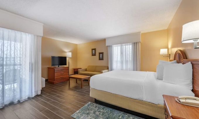 Seabreeze Park Hotel | Relaxing Oceanfront Stay | Private Balcony w/Stunning Sea Views