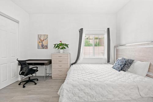 West Covina House | Relaxing Private Getaway with Bright Interiors