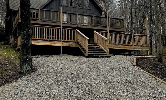 Rockbridge Cabin | Relaxing private retreat w/Hot Tub, wi-fi, treehouse, game room, new large deck