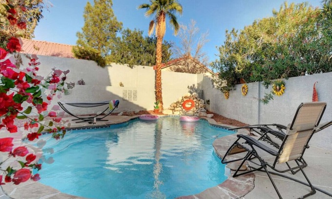 North Las Vegas House | Relaxing Rancho & Peaceful Pool 6 beds Kids Welcome NO PETS