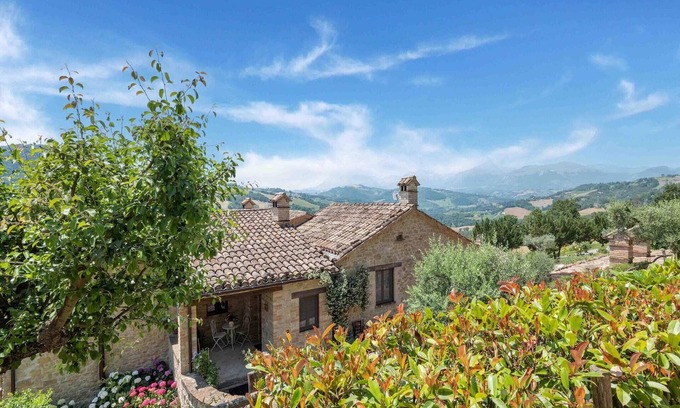 Monte San Martino Apartment | Relaxing Retreat in Le Marche