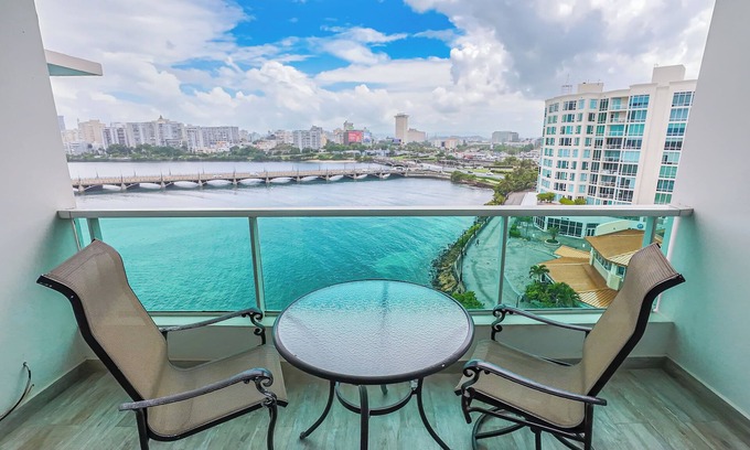 San Juan Villa | Relaxing Retreat: Near Beaches & Private Balcony