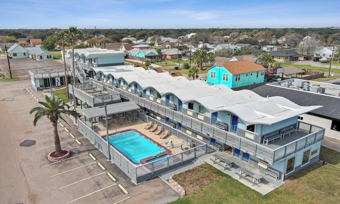 Rockport Hotel | Relaxing Rockport beach getaway, pool and fun