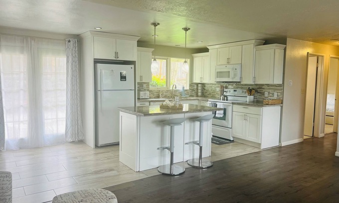SeaTac House | Relaxing SeaTac Retreat: Easy Airport Access & Seattle Adventures