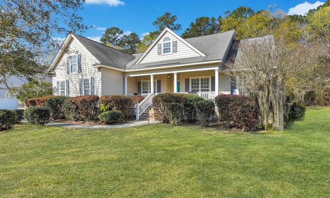 Savannah House | Relaxing & spacious 4BR home, fire pit & private fenced in backyard