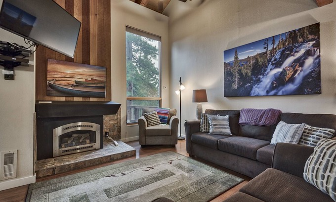 Lake Forest House | Relaxing Tahoe Getaway + Private Beach + Pool + Tennis
