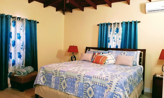 Savannah Apartment | Relaxing, tastefully decorated one-bedroom unit with all modern facilities