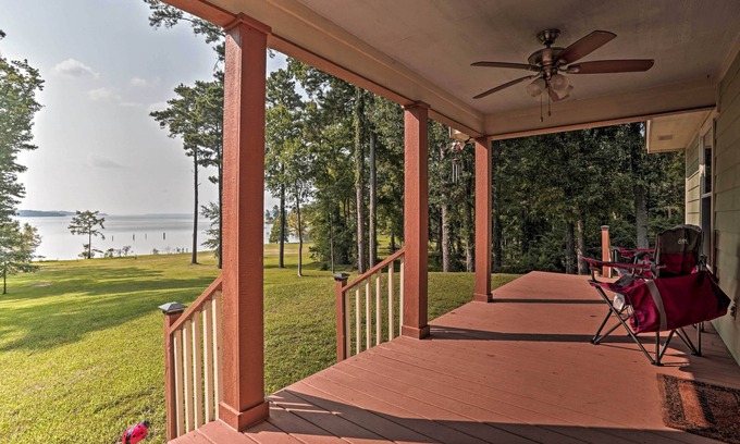 Jefferson House | Relaxing Texas Getaway, 1 Mile to Boat Ramp!