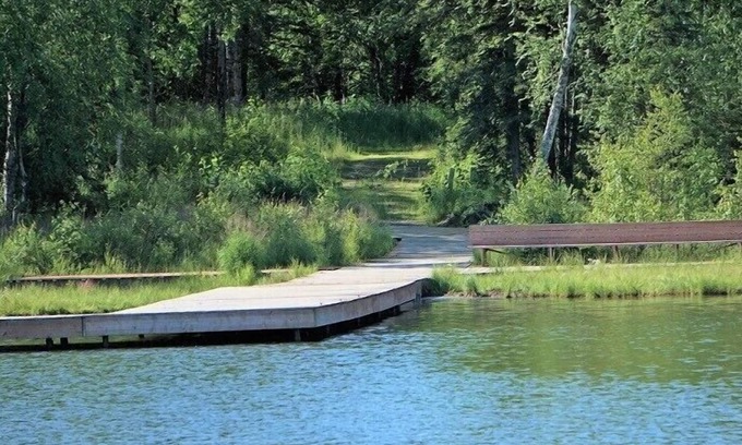 Wasilla Hotel | Relish Stunning Lake Views | Complimentary Breakfast