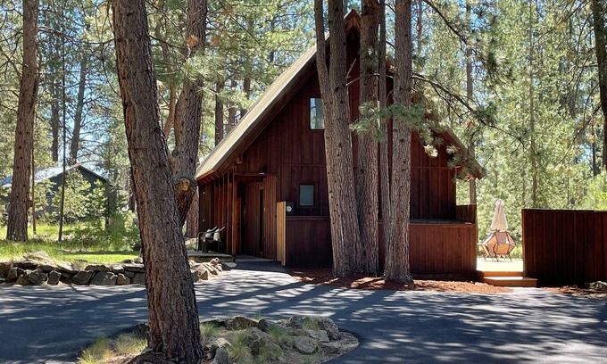 Sunriver Ski Chalet | Relisted after Remodel, Cedar Chalet, New Hot Tub, Top Guest Reviews, Dog OK