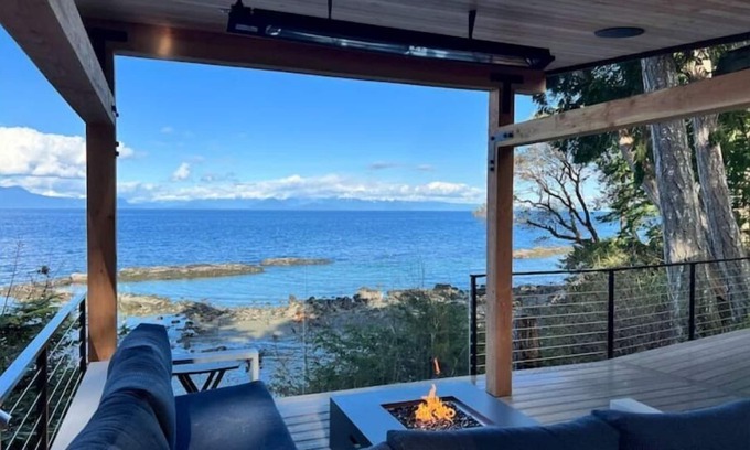 Regional District of Nanaimo Cabin | Relm Cottage - quiet waterfront cottage on a secluded, calm beach.
