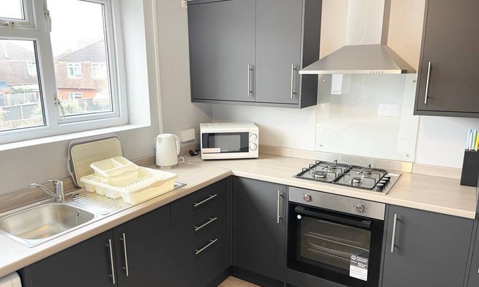 Graig Apartment | Remarkable 3-Bed Apartment in Newport