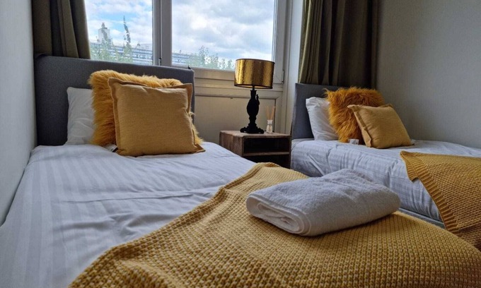 Hackney Wick Apartment | Remarkable 3-bed Apartment in London
