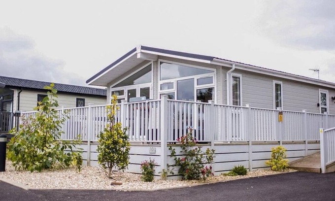 Honiton Cabin | Remarkable 3-Bed Lodge in Honiton