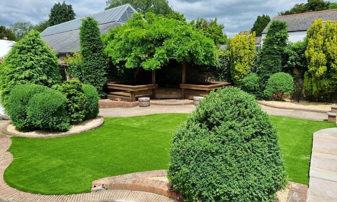 Caerleon House | Remarkable 4-Bed Cottage in Cearleon