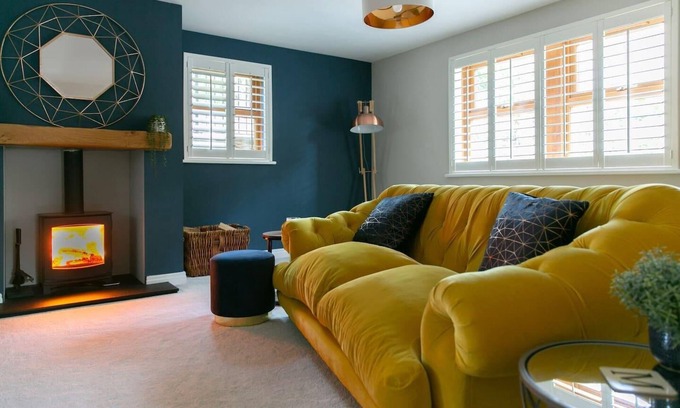 Yeadon House | Remarkable 4-Bed House Near Leeds Airport